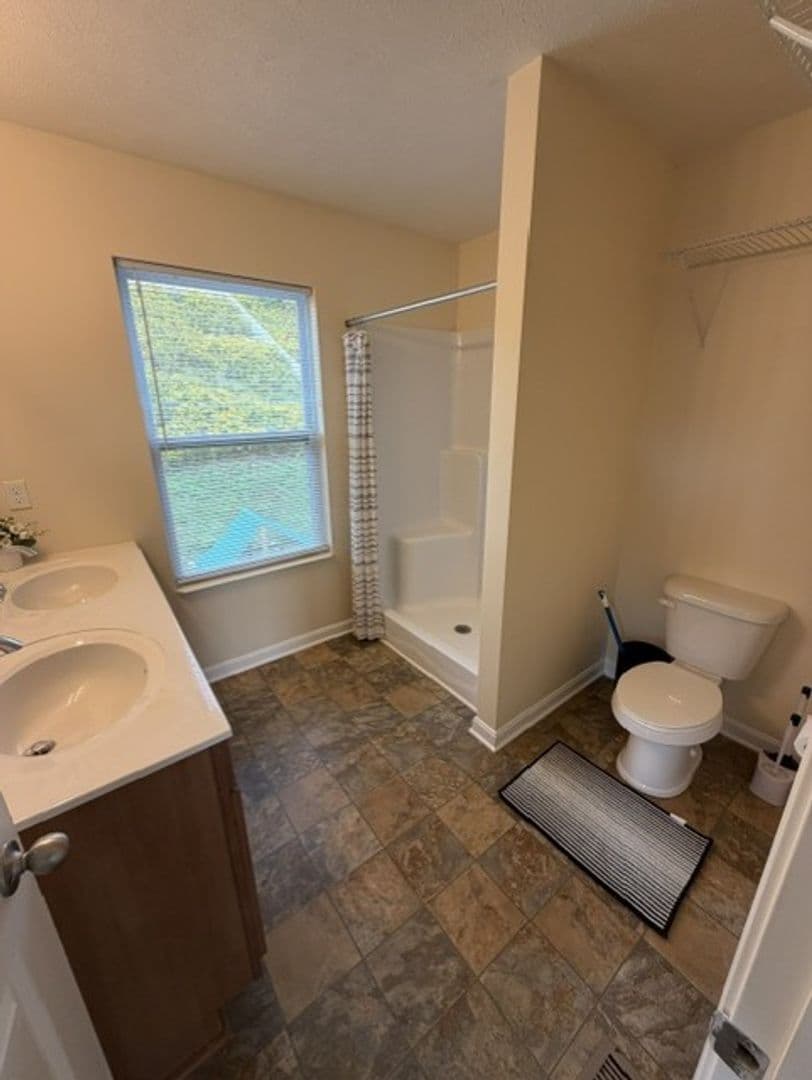 Jefferson Hills House: 422 Labrador Lane