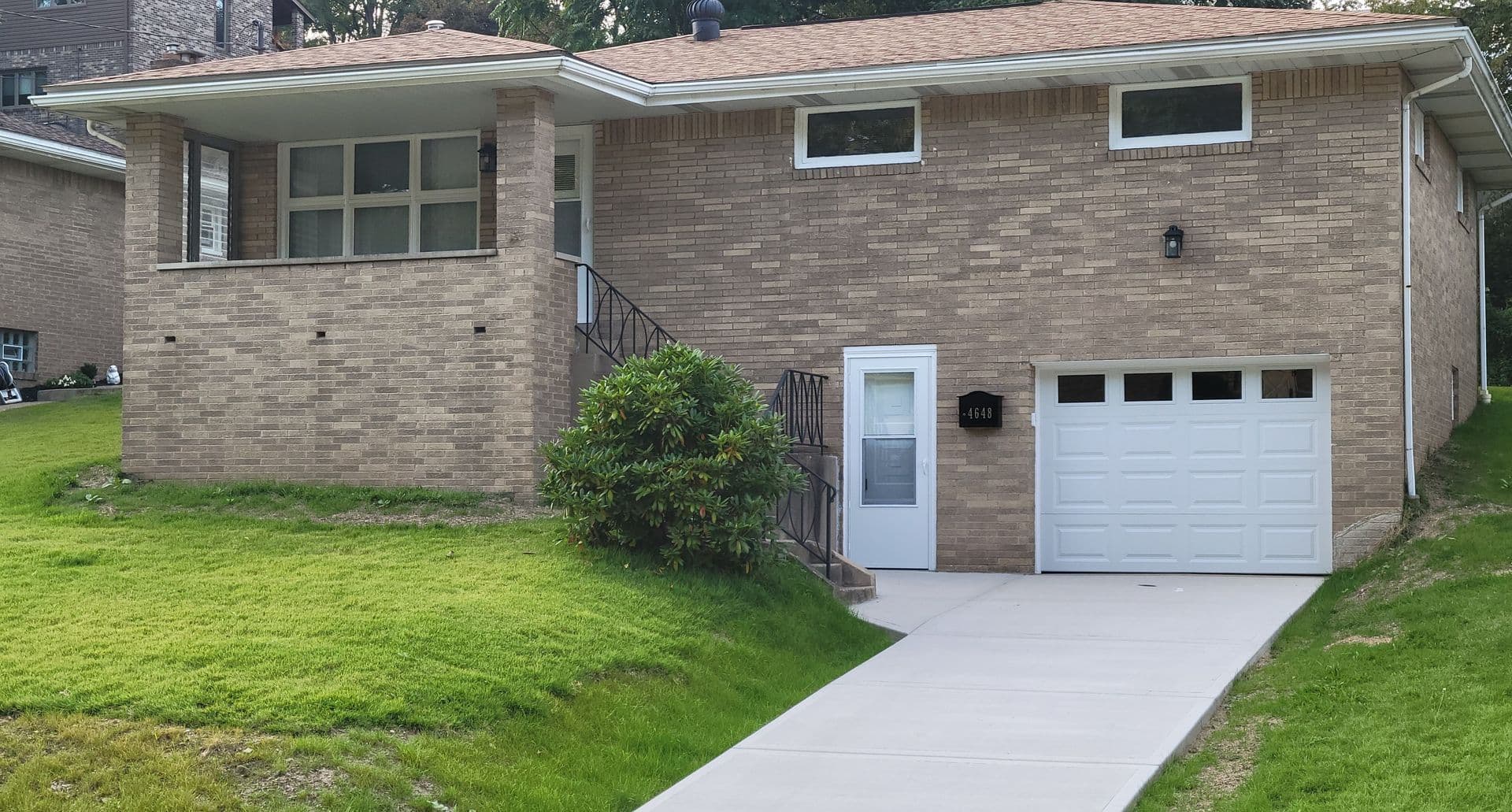 West Mifflin House: 4648 Bowes Avenue