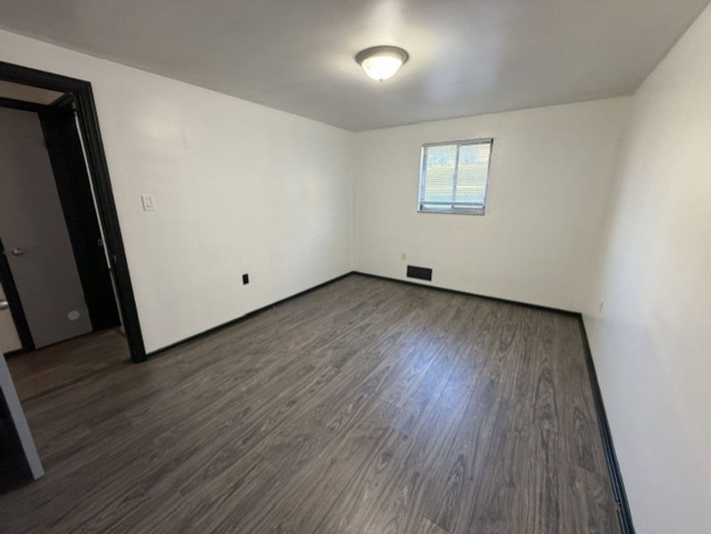 Pittsburgh Apartment: 114 Van Wyck Avenue
