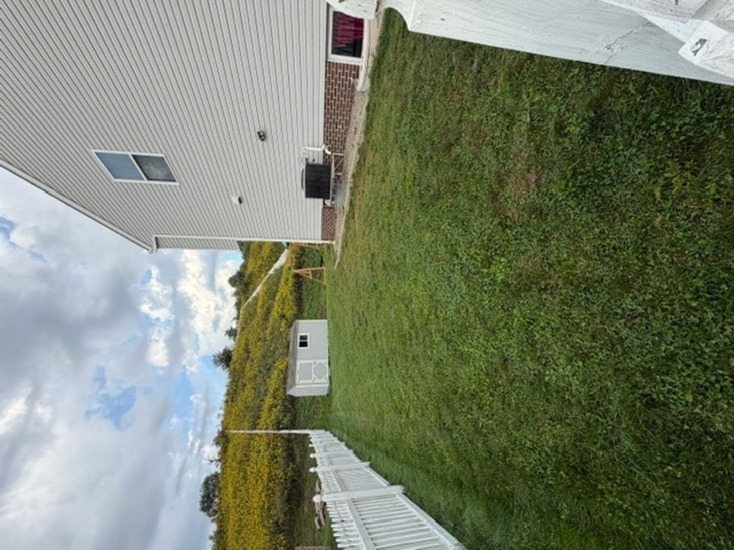 Jefferson Hills House: 422 Labrador Lane