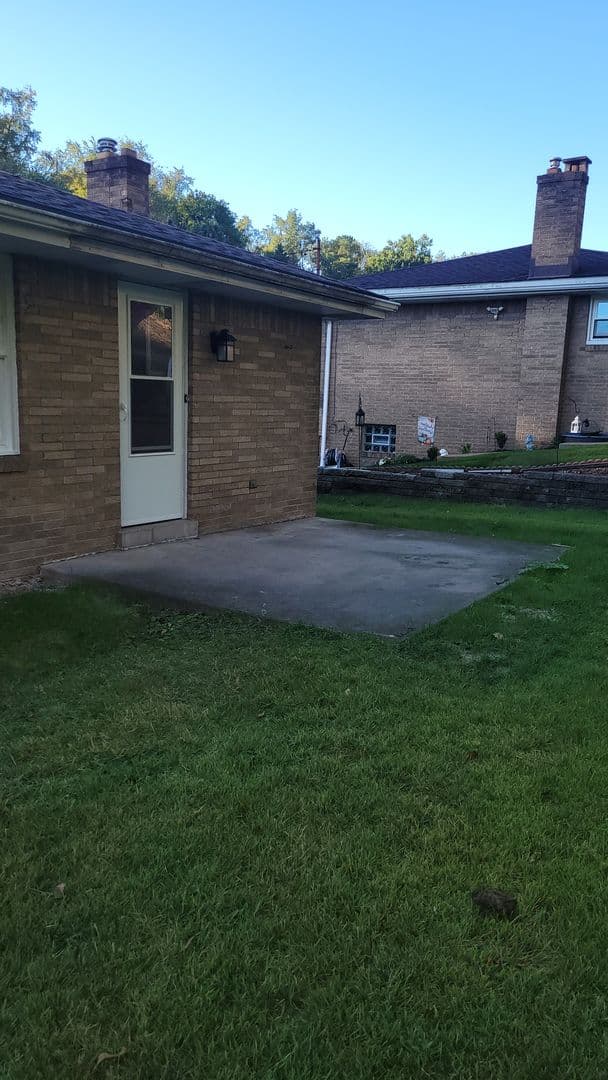 West Mifflin House: 4648 Bowes Avenue