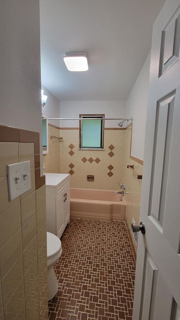 West Mifflin House: 4648 Bowes Avenue