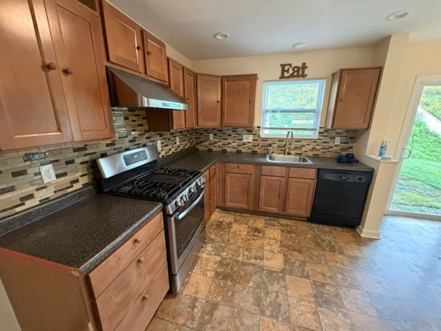 Jefferson Hills House: 422 Labrador Lane