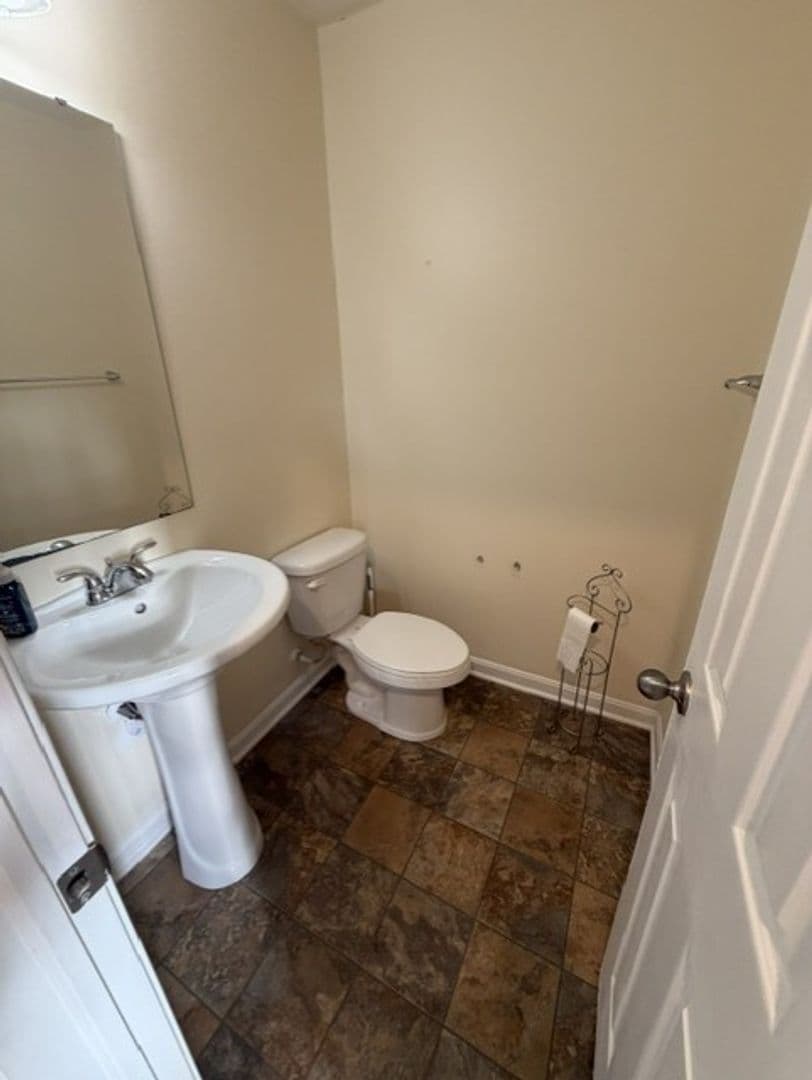 Jefferson Hills House: 422 Labrador Lane