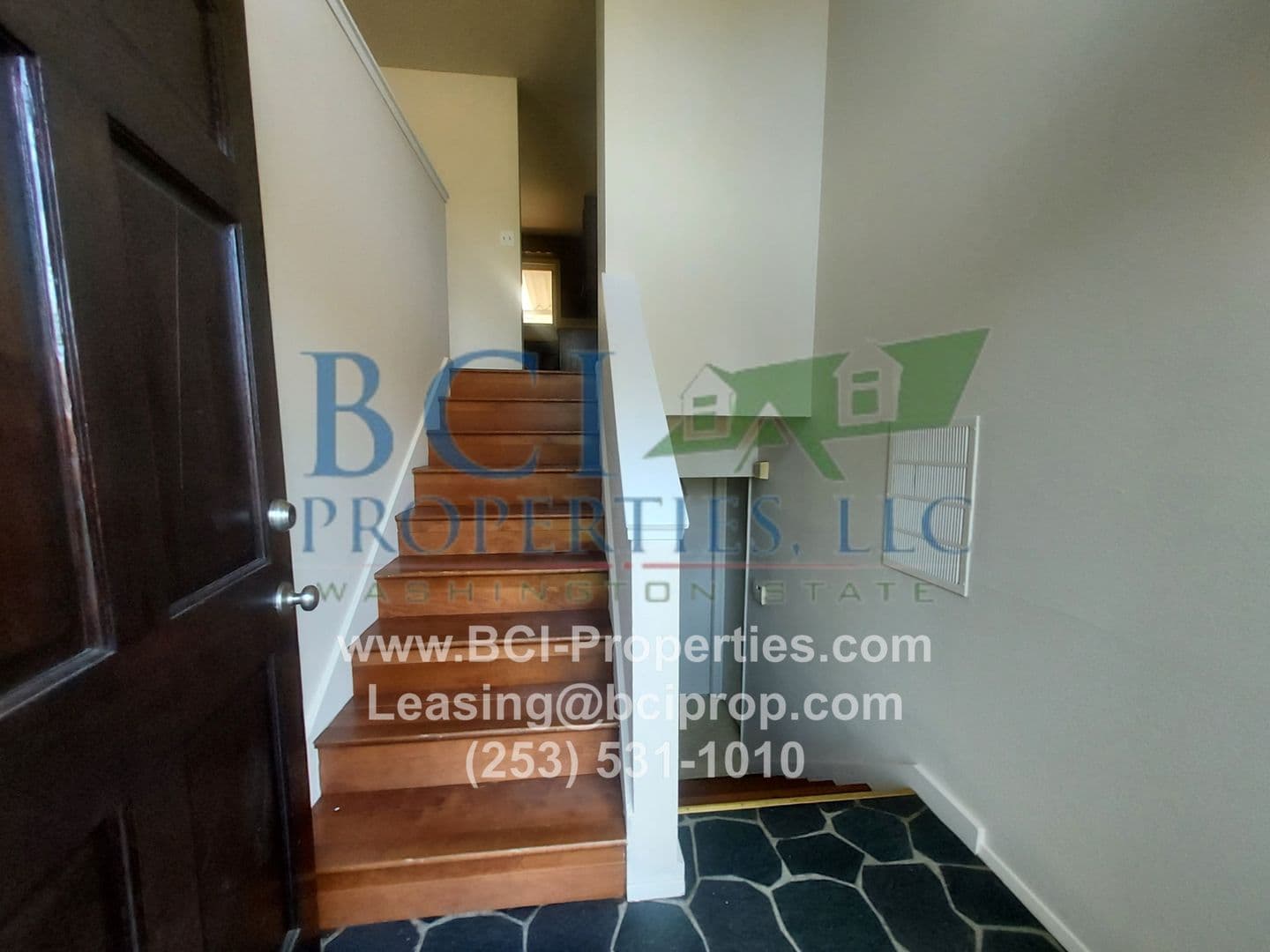 Tacoma House: 10616 98th St SW