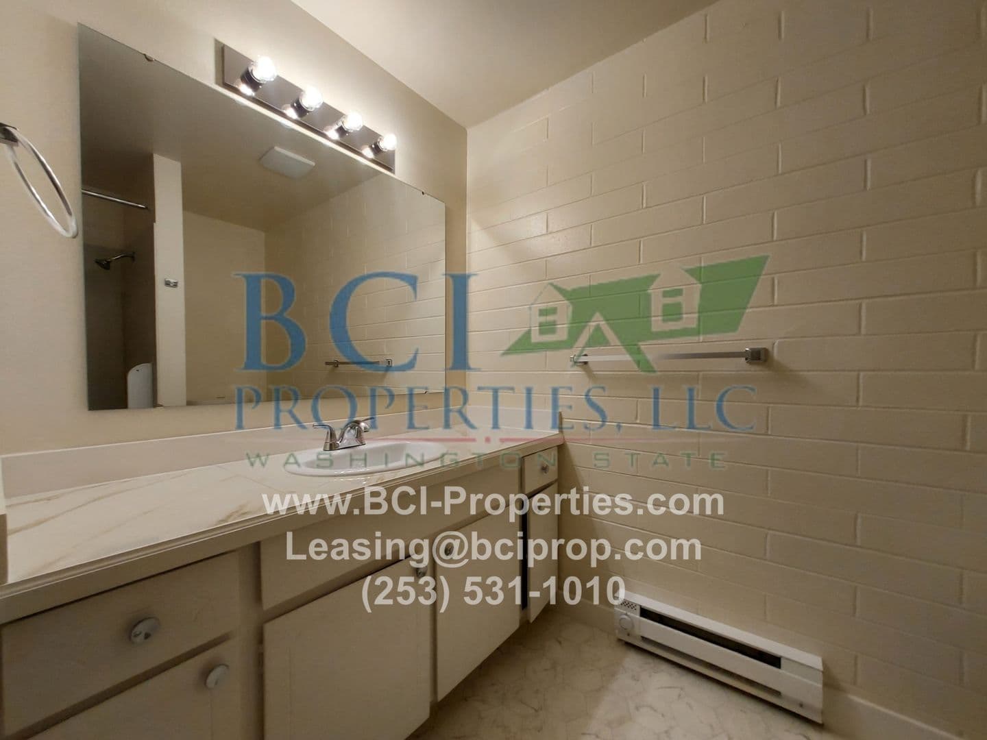 Tacoma Apartment: 8624 Pacific Ave