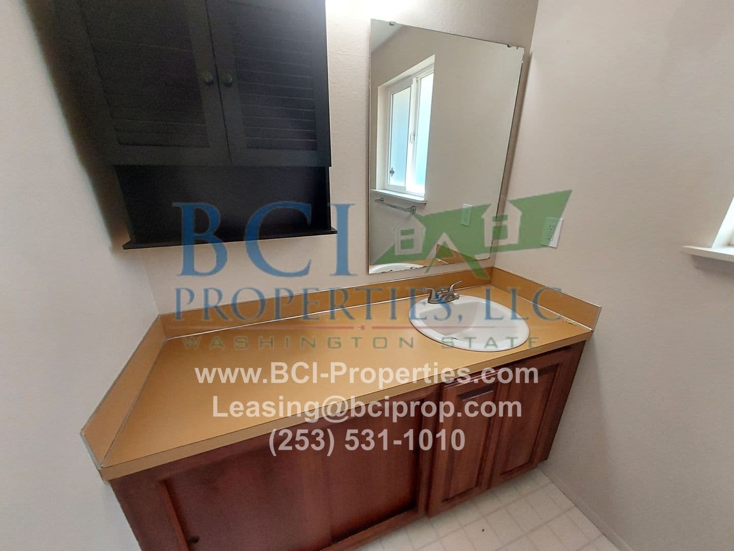 Tacoma House: 10616 98th St SW