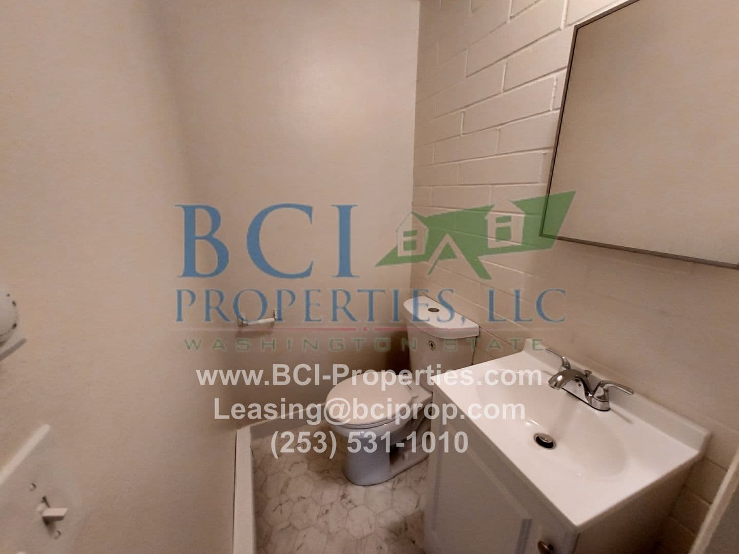Tacoma Apartment: 8624 Pacific Ave
