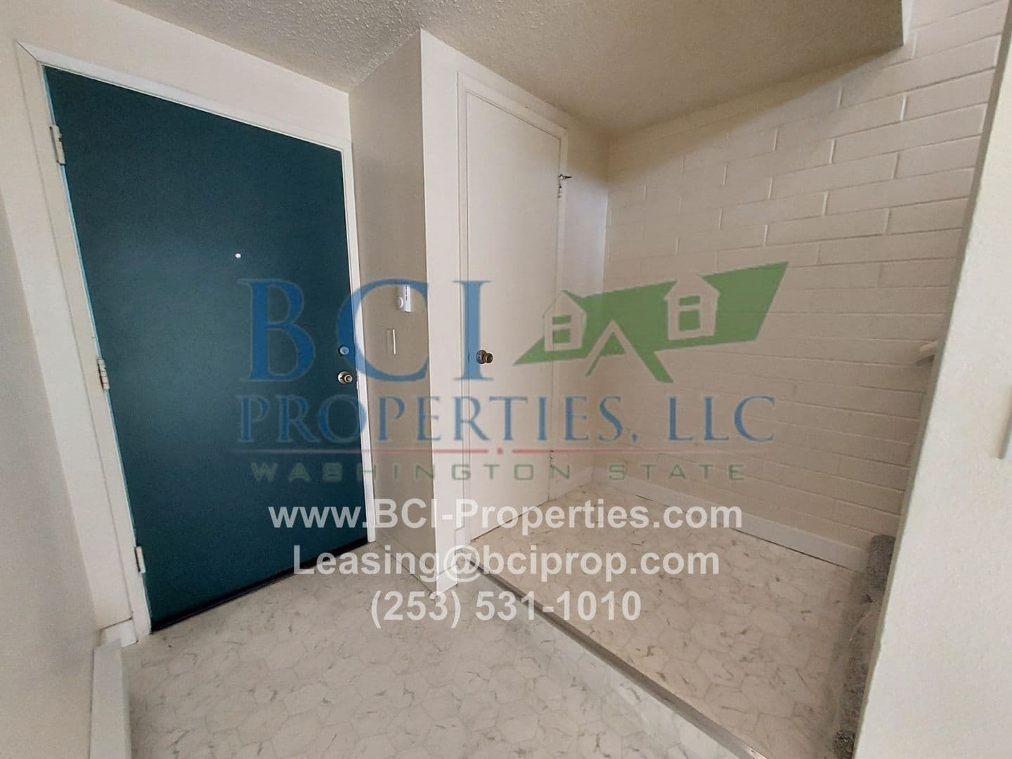 Tacoma Apartment: 8624 Pacific Ave
