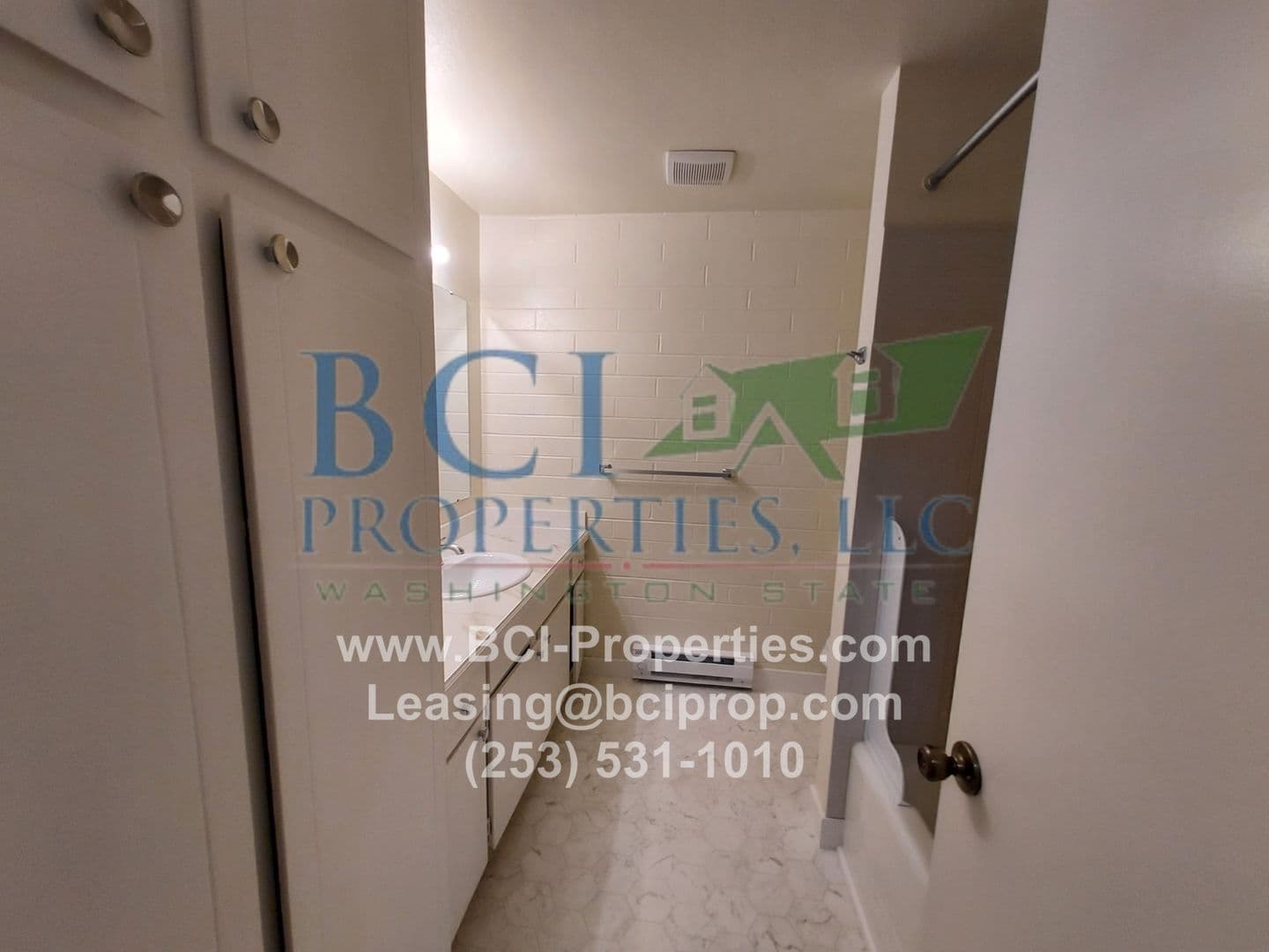 Tacoma Apartment: 8624 Pacific Ave