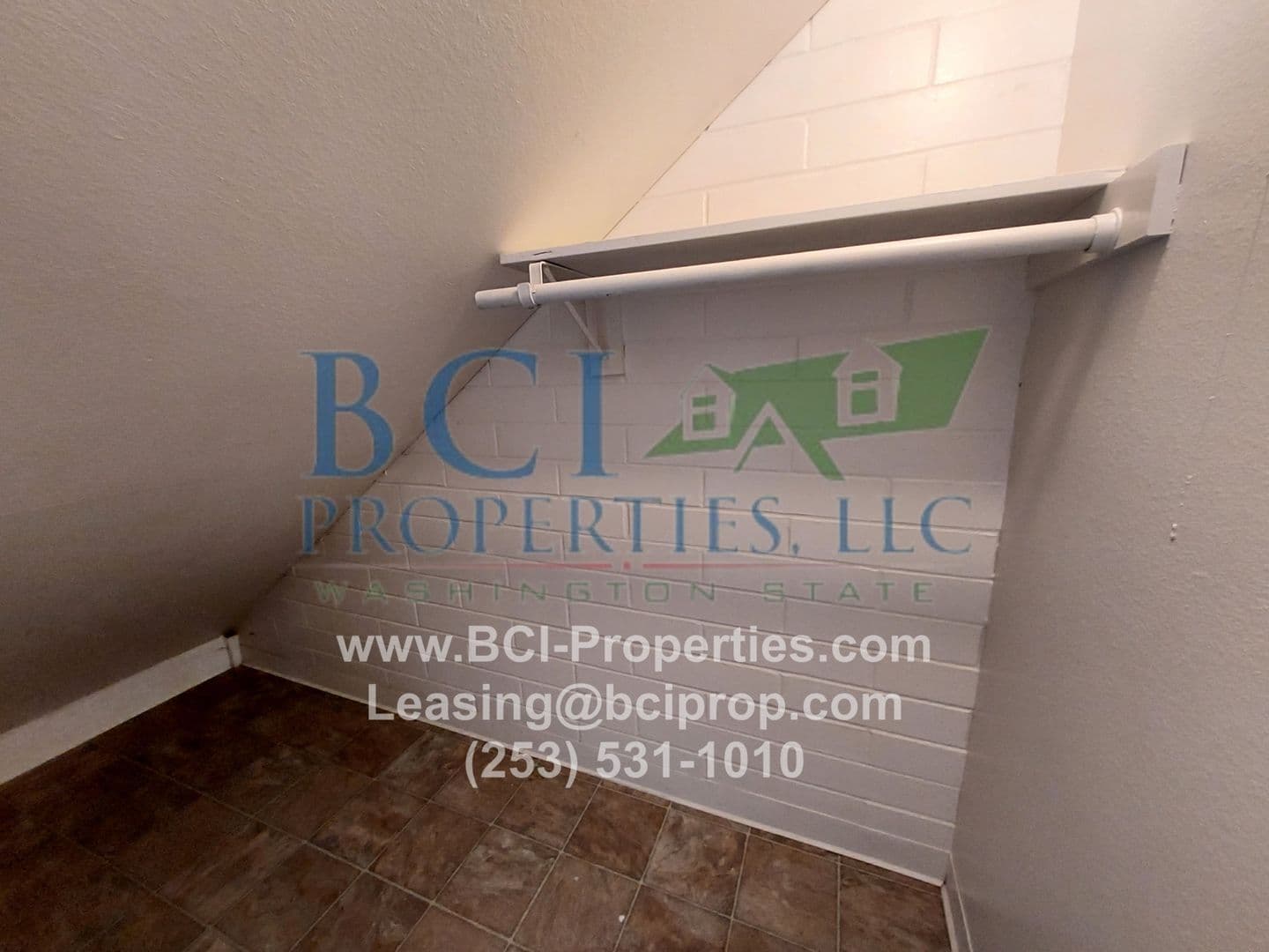 Tacoma Apartment: 8624 Pacific Ave