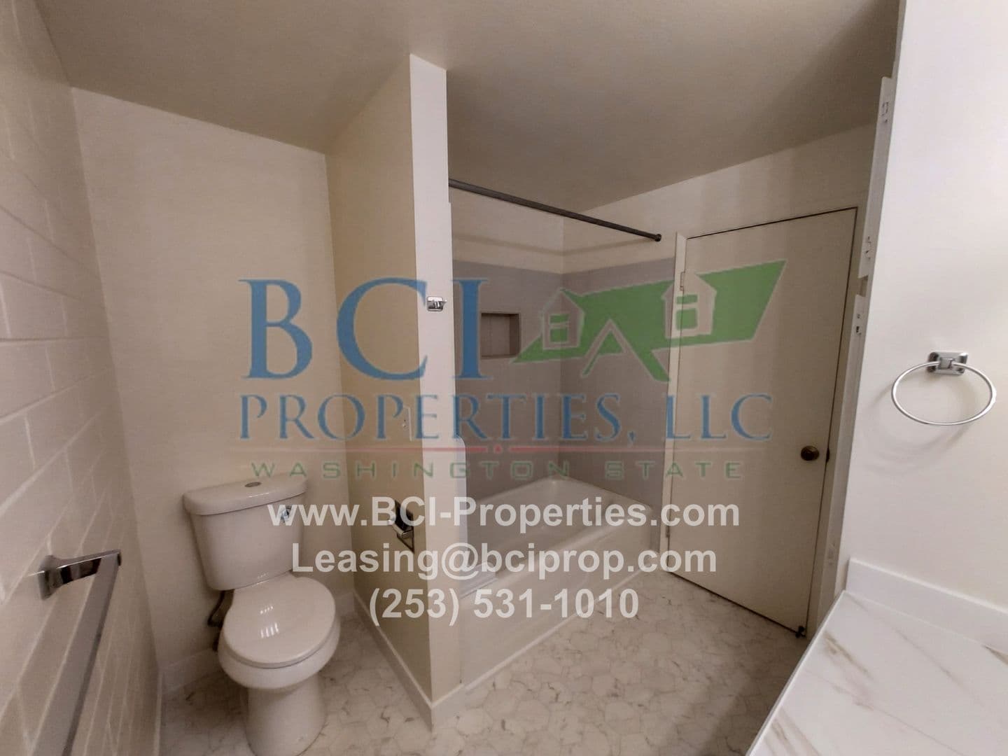 Tacoma Apartment: 8624 Pacific Ave
