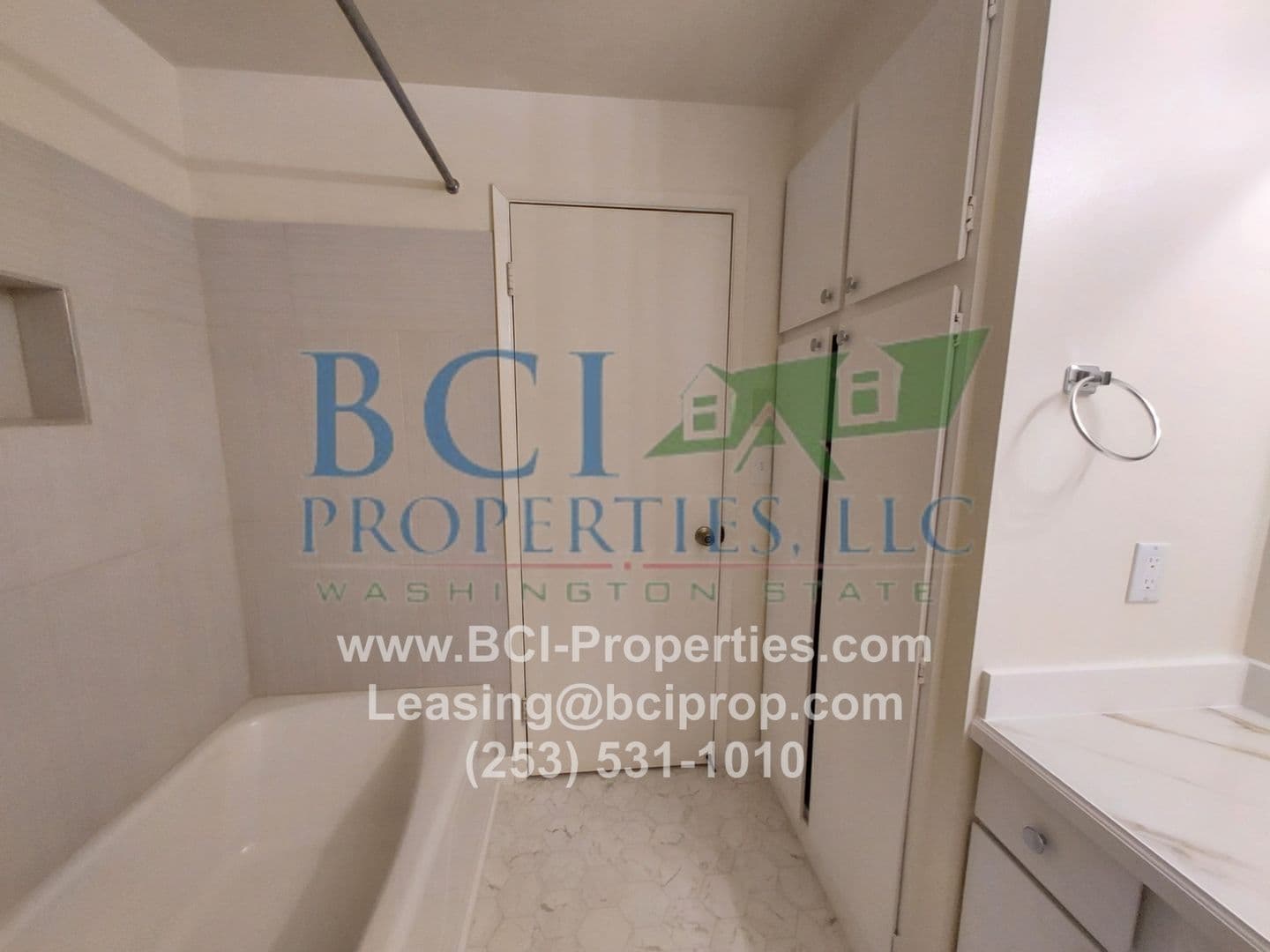 Tacoma Apartment: 8624 Pacific Ave