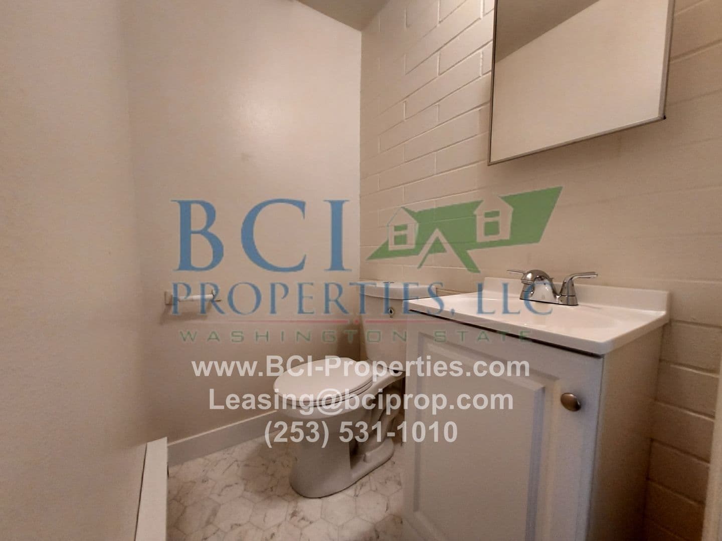 Tacoma Apartment: 8624 Pacific Ave