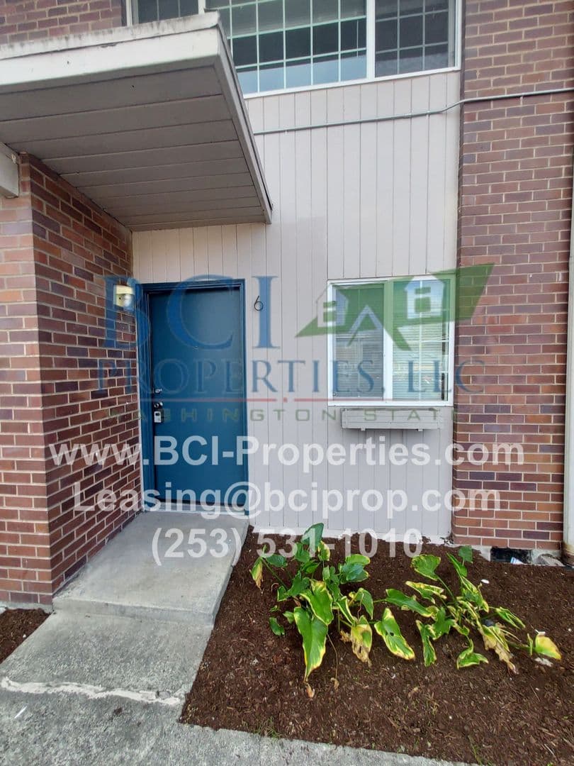 Tacoma Apartment: 8624 Pacific Ave