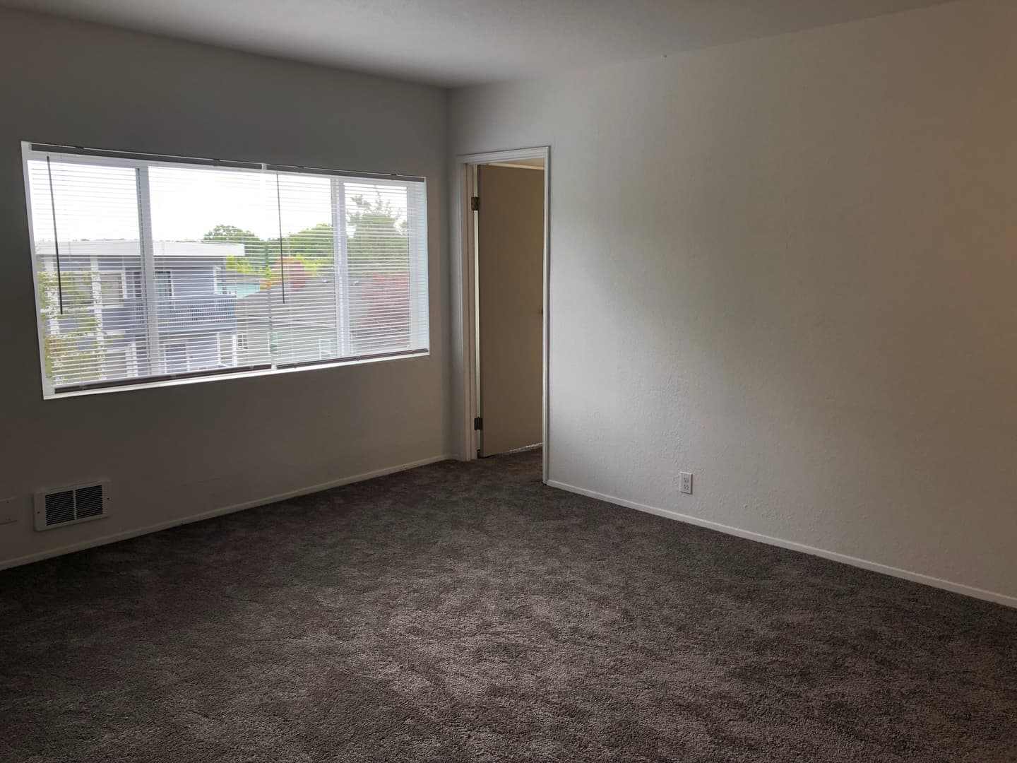 Seattle Apartment: 2714 S King St