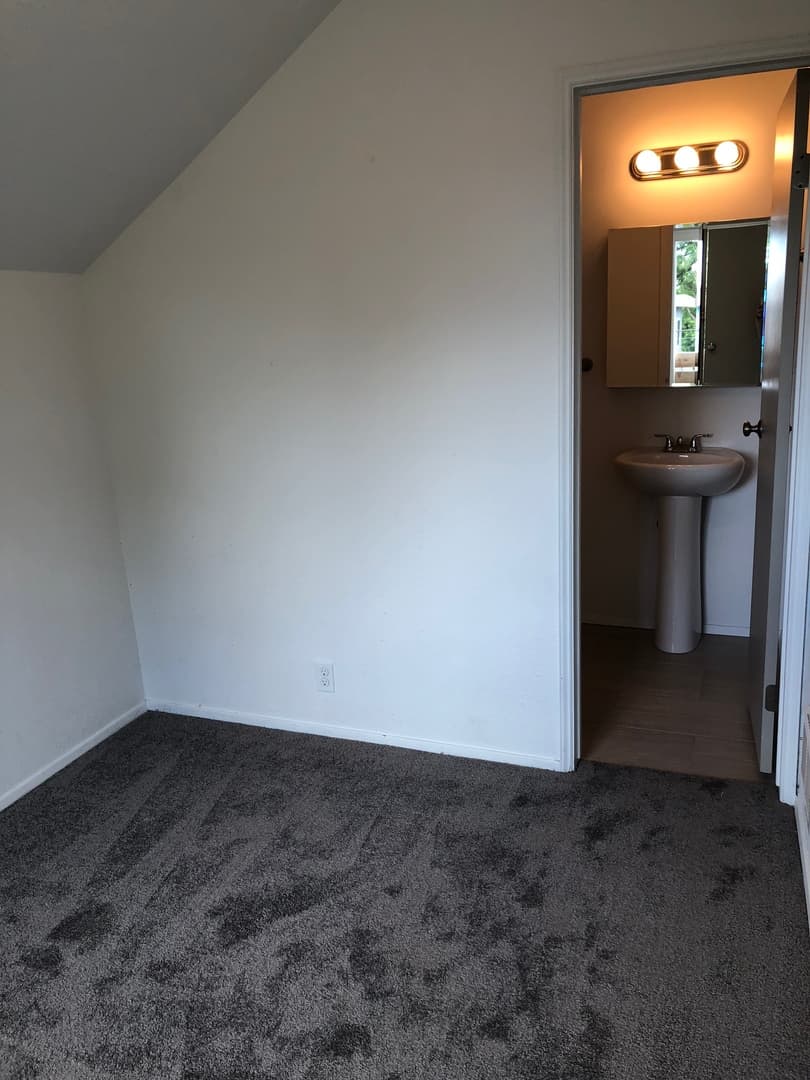 Seattle Apartment: 2714 S King St