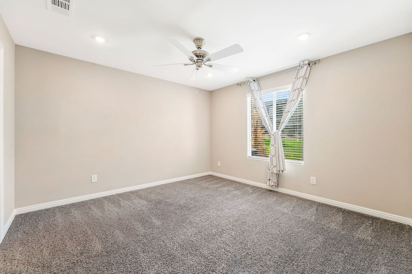 Henderson House: 483 Ylang Pl
