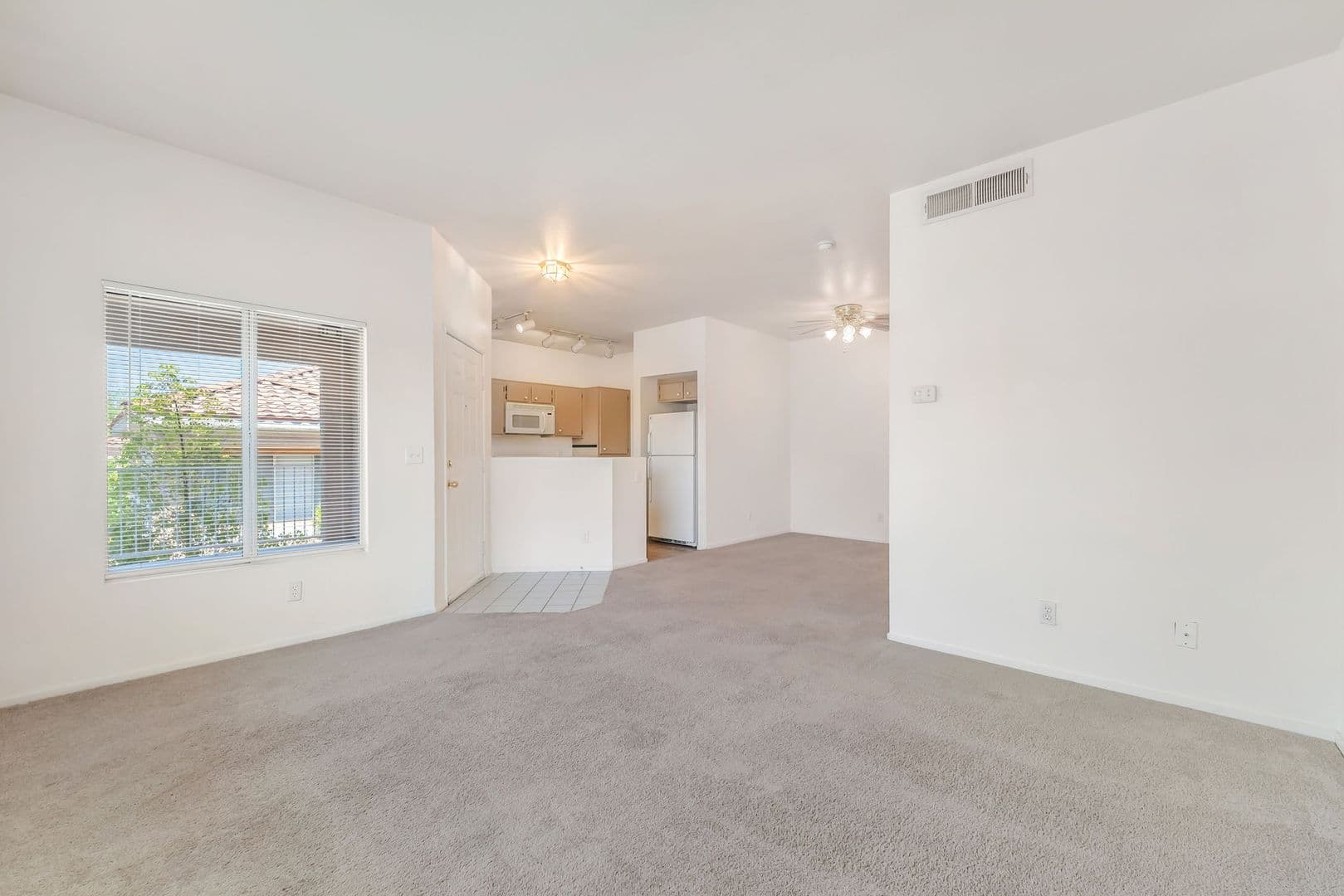 Henderson House: 251 S Green Valley Parkway #3921