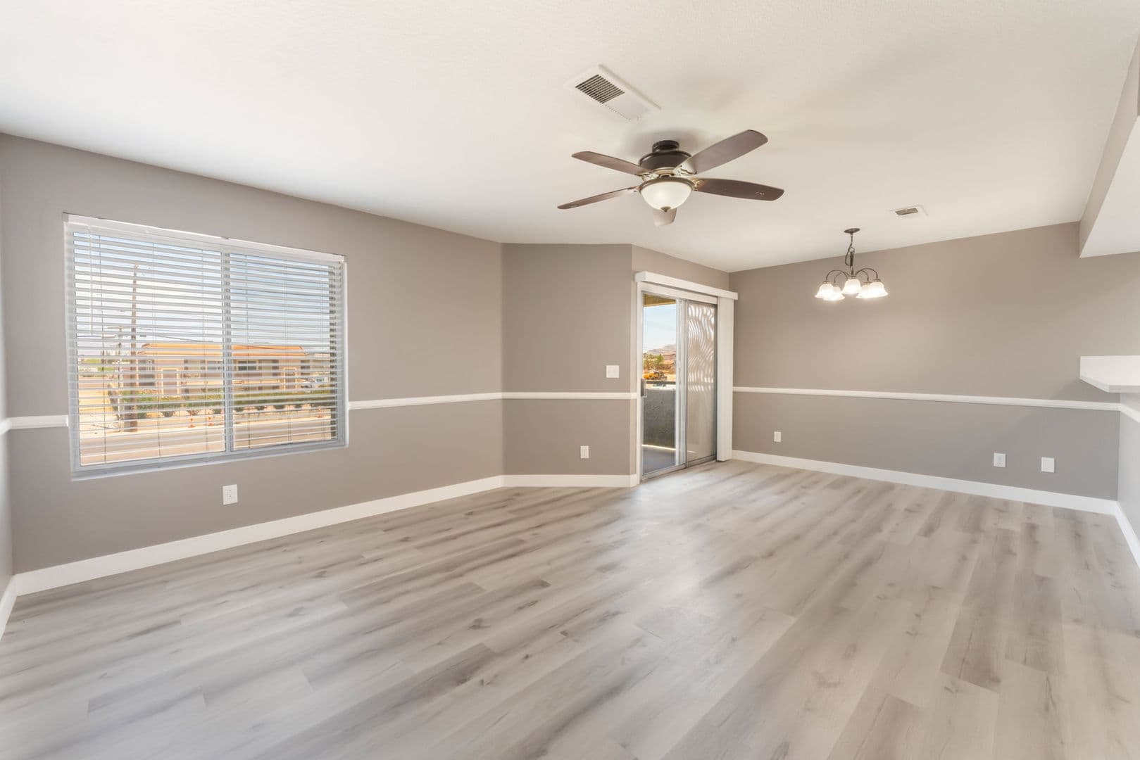 Las Vegas Apartment: 5689 E Lake Mead Blvd