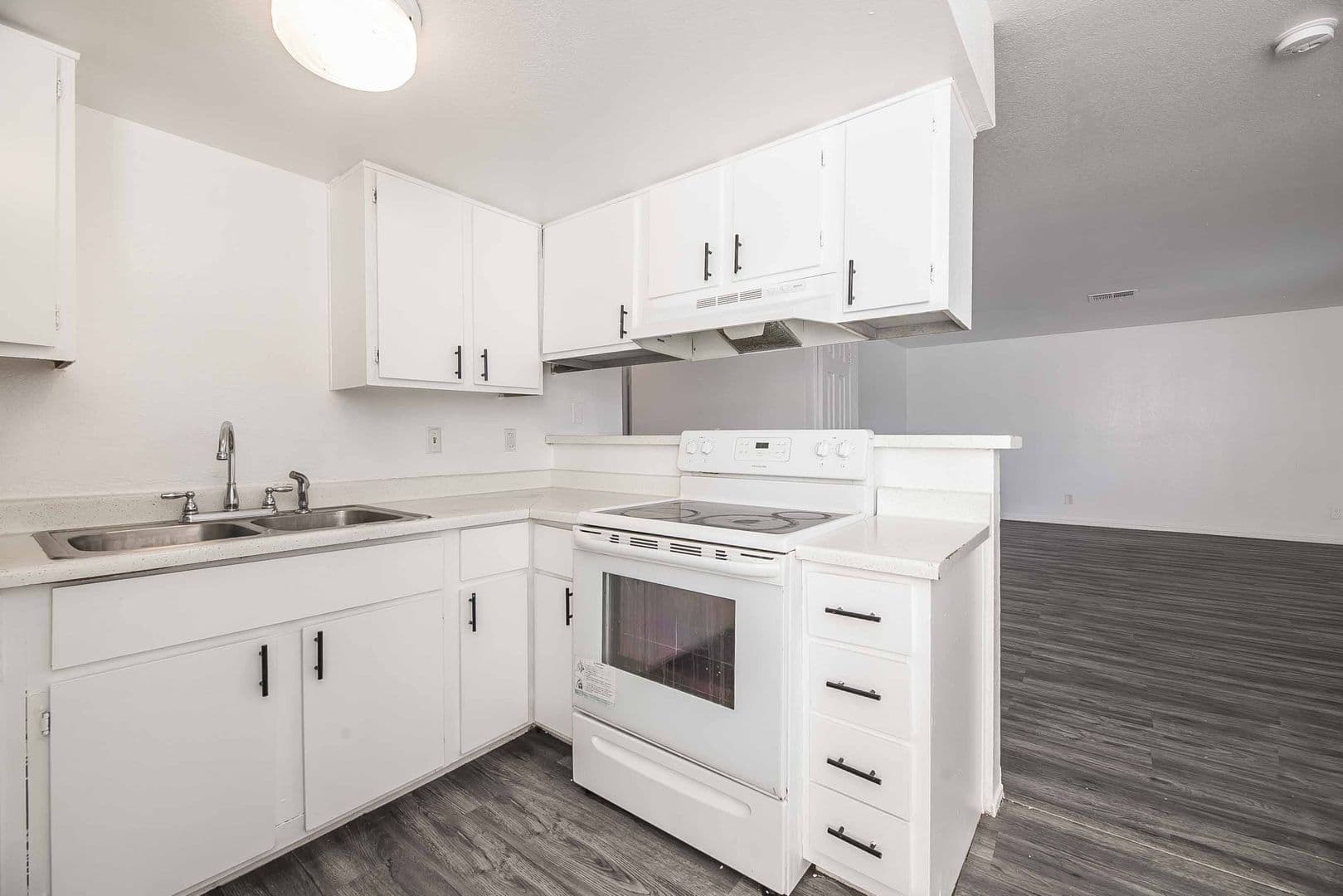 Las Vegas Apartment: 4721 Cessna Ave