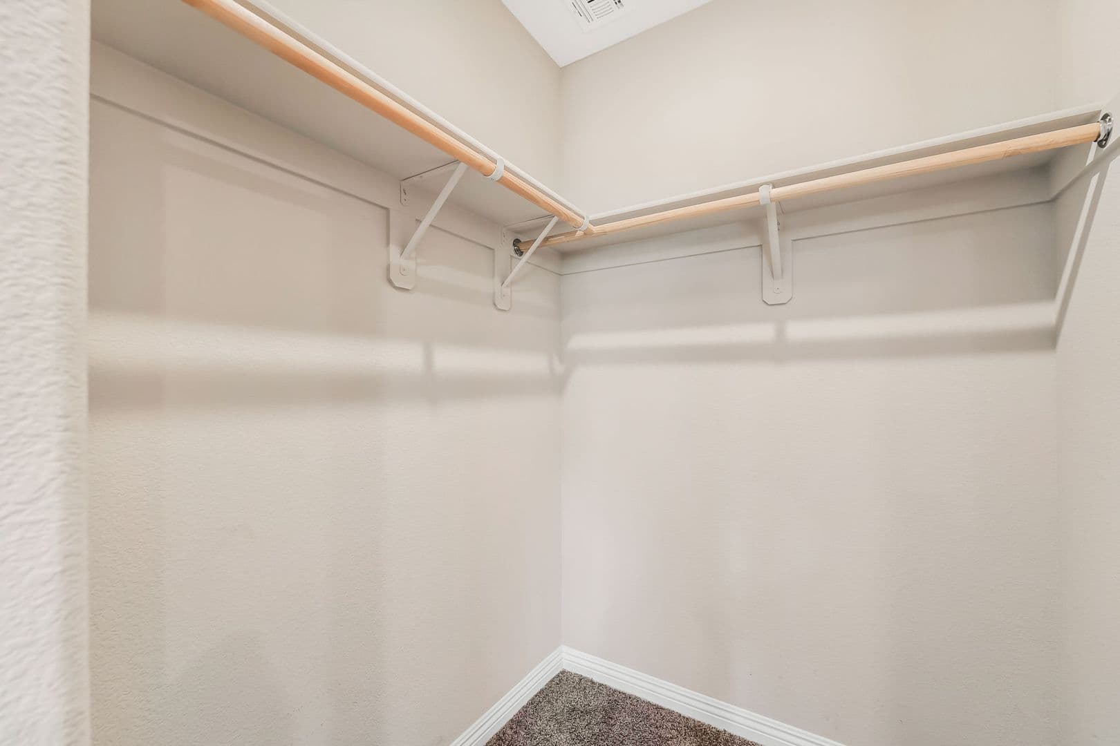 Henderson House: 483 Ylang Pl