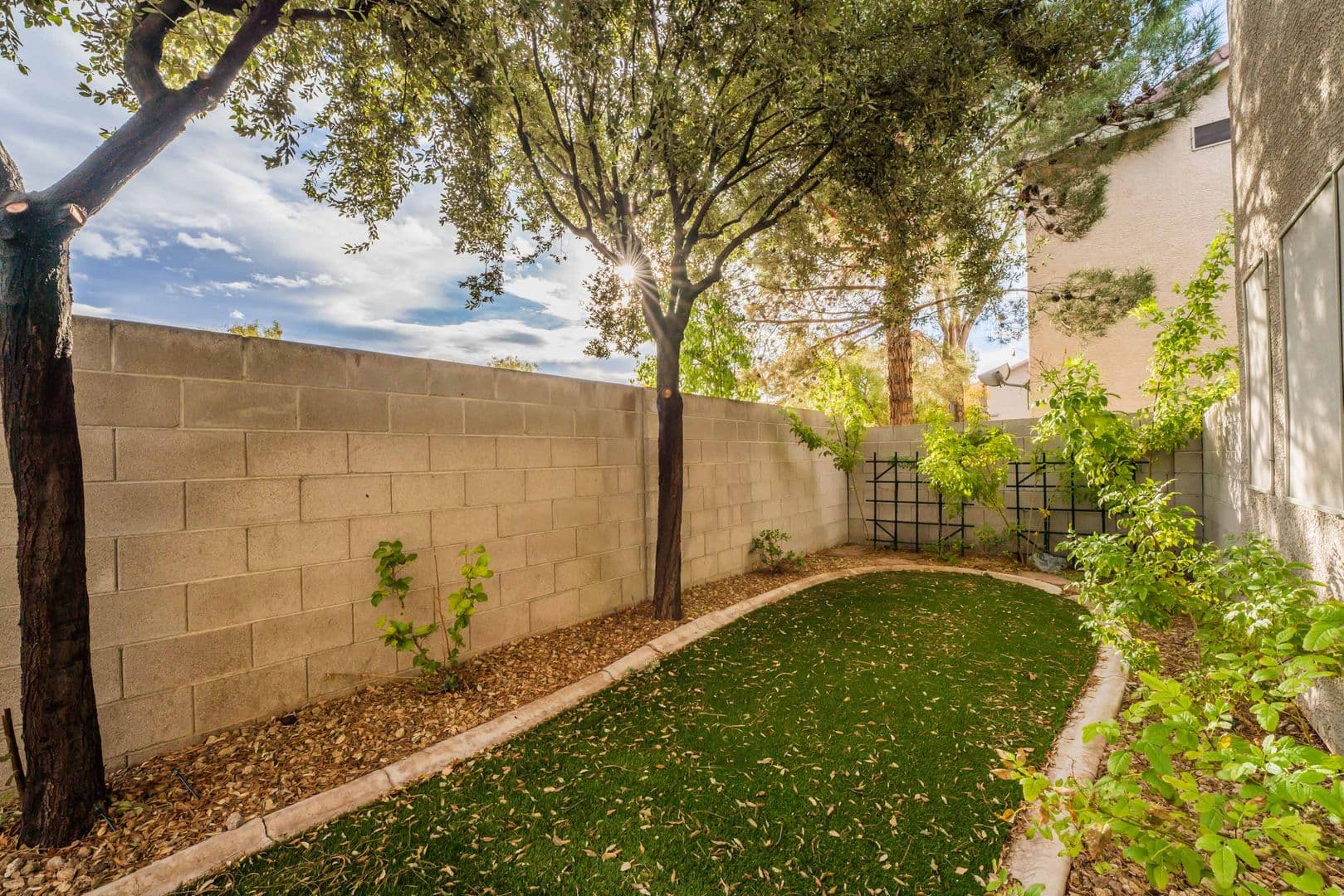 Las Vegas House: 1390 Louisiana Lakes Avenue