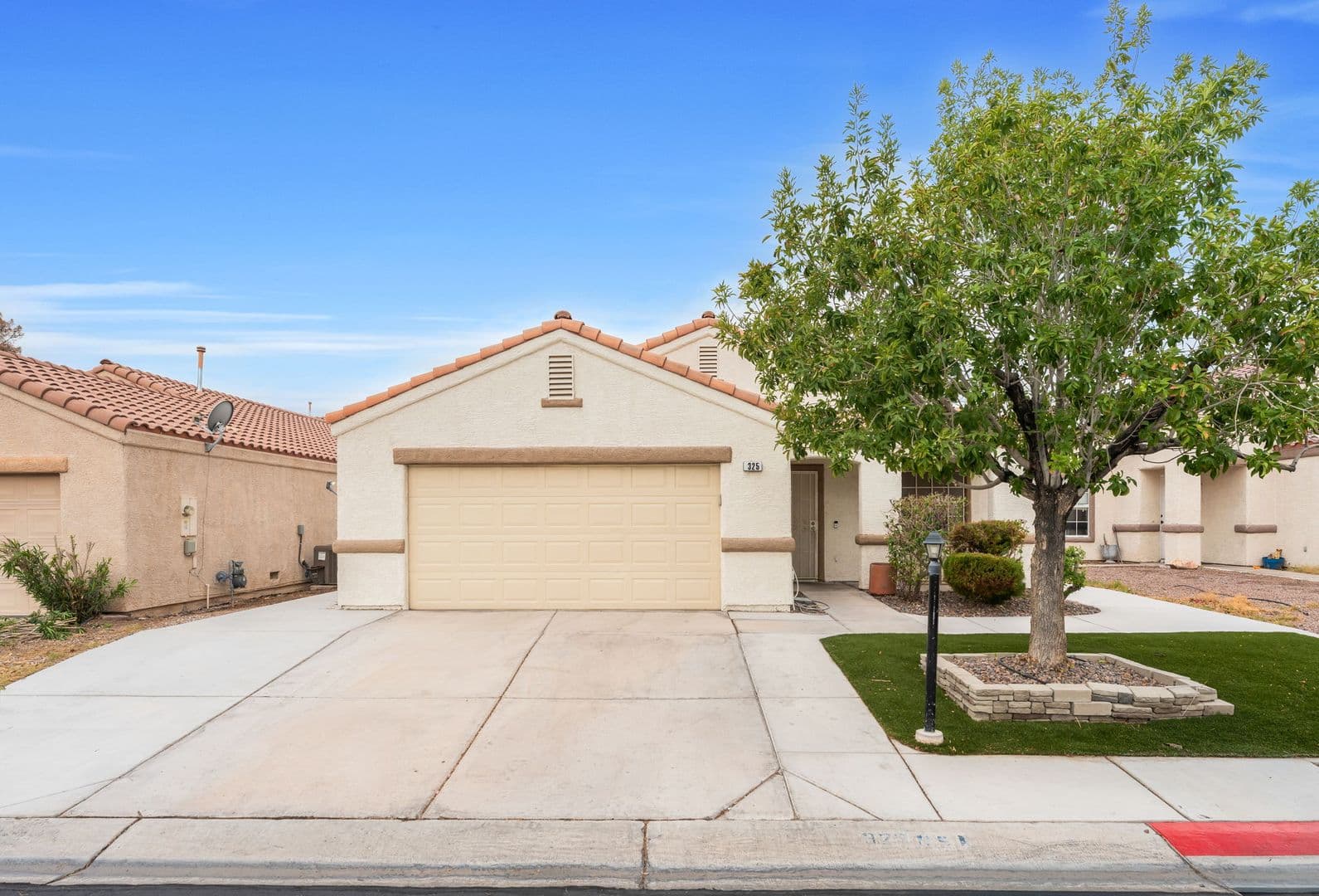 Las Vegas House: 325 Searchlight Dr