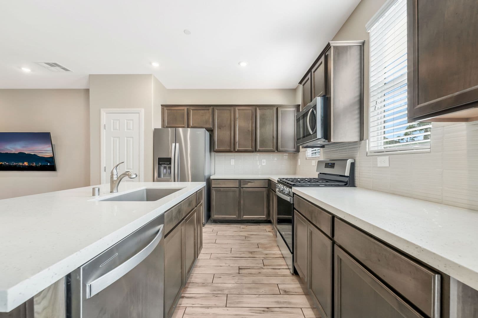Henderson House: 483 Ylang Pl
