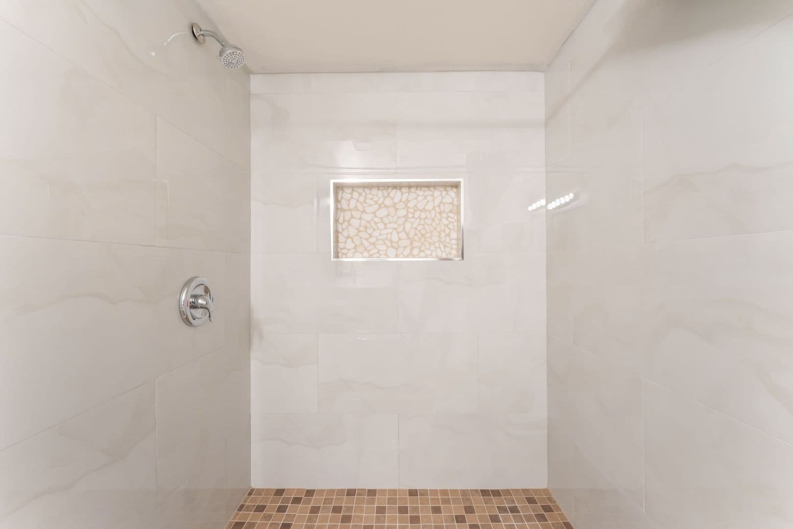 Las Vegas Apartment: 5689 E Lake Mead Blvd