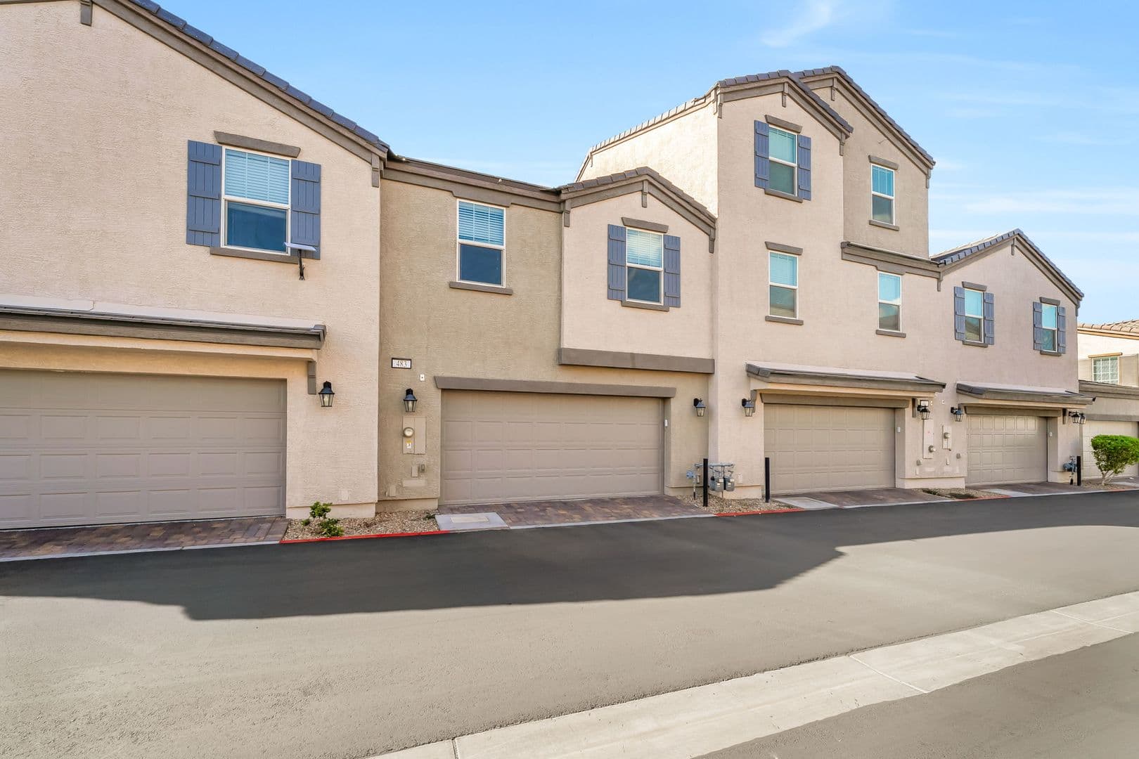 Henderson House: 483 Ylang Pl