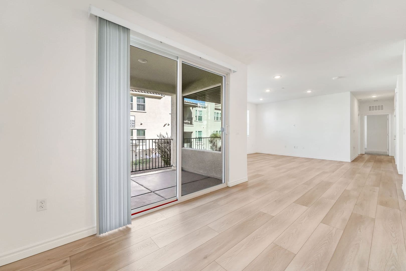 Henderson House: 2555 Hampton Rd #10108