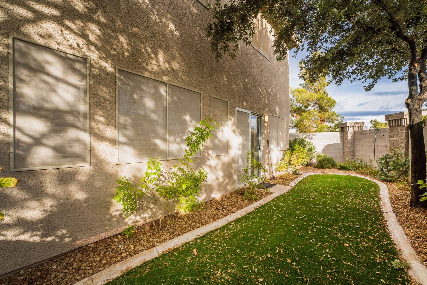 Las Vegas House: 1390 Louisiana Lakes Avenue