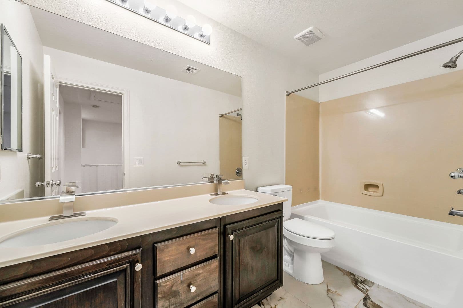 Henderson House: 1153 Orphington Ct
