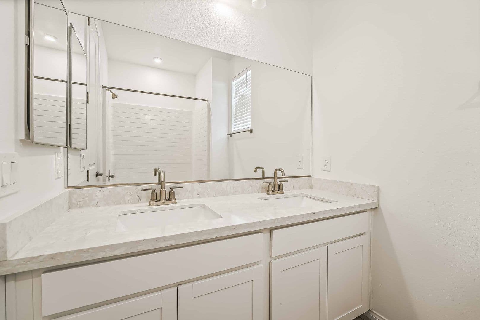 Henderson House: 228 Vanhoy Ave