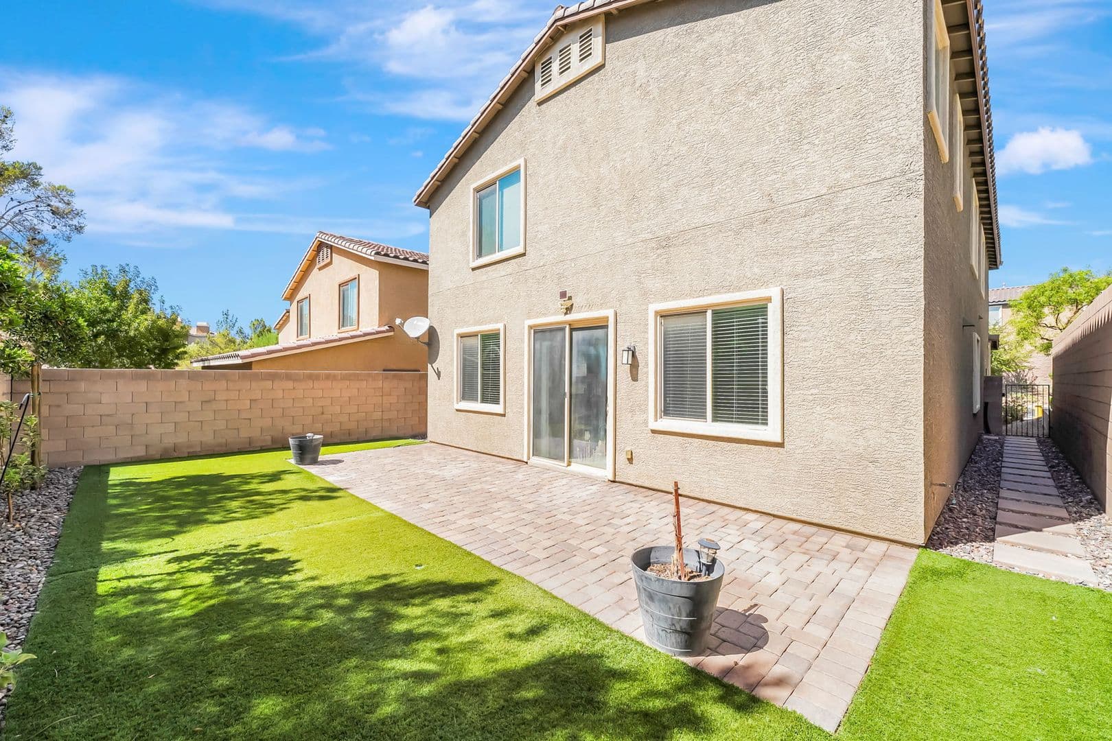 Henderson House: 2915 Caxton Grove Dr