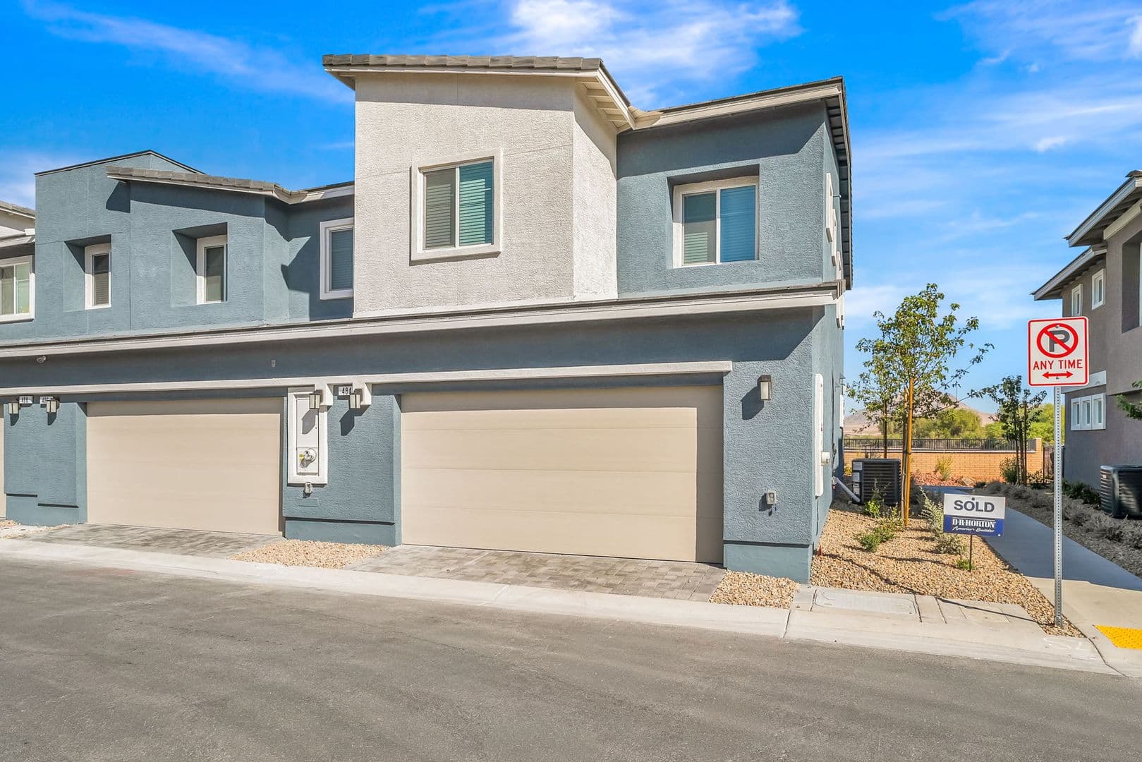 Henderson Townhome: 484 Golden Myna Ave