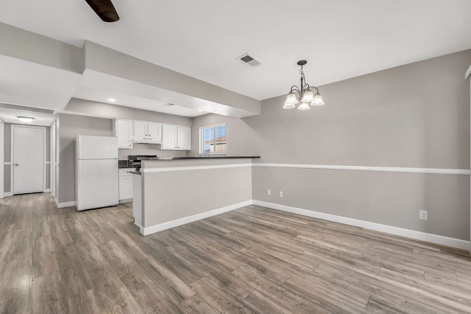 Las Vegas Apartment: 5689 E Lake Mead Blvd