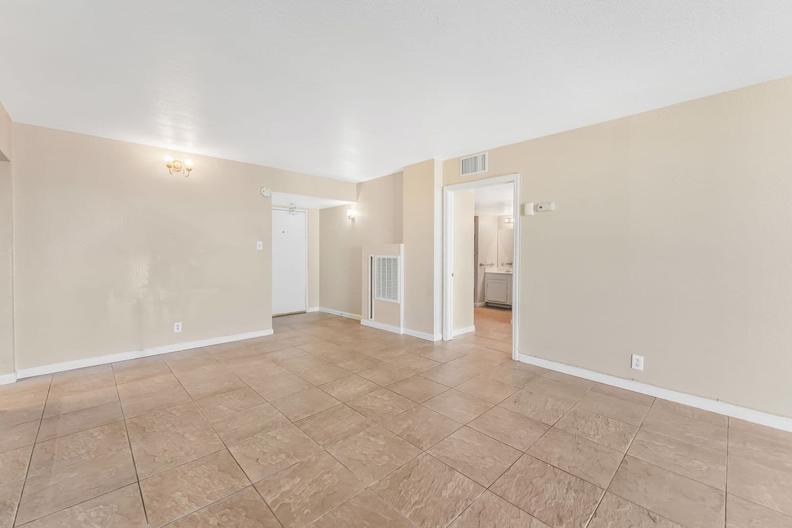 Las Vegas House: 3930 University Center #803