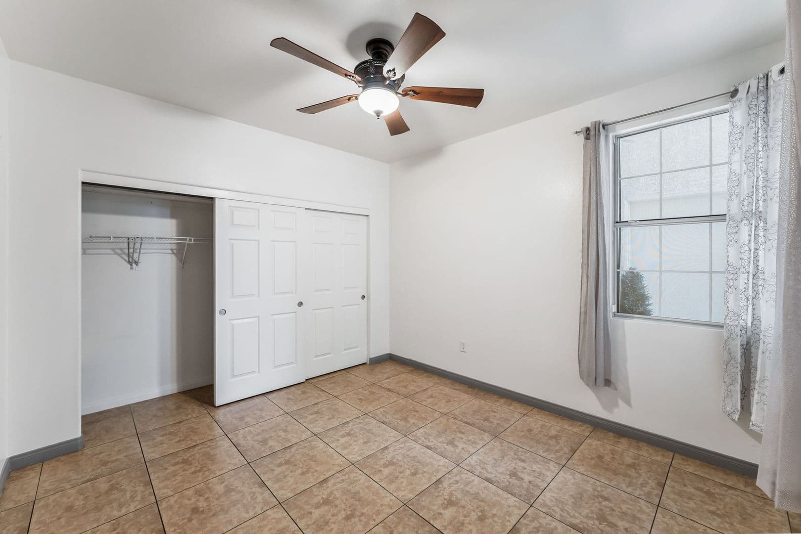 Las Vegas Townhome: 1405 S Nellis #1106