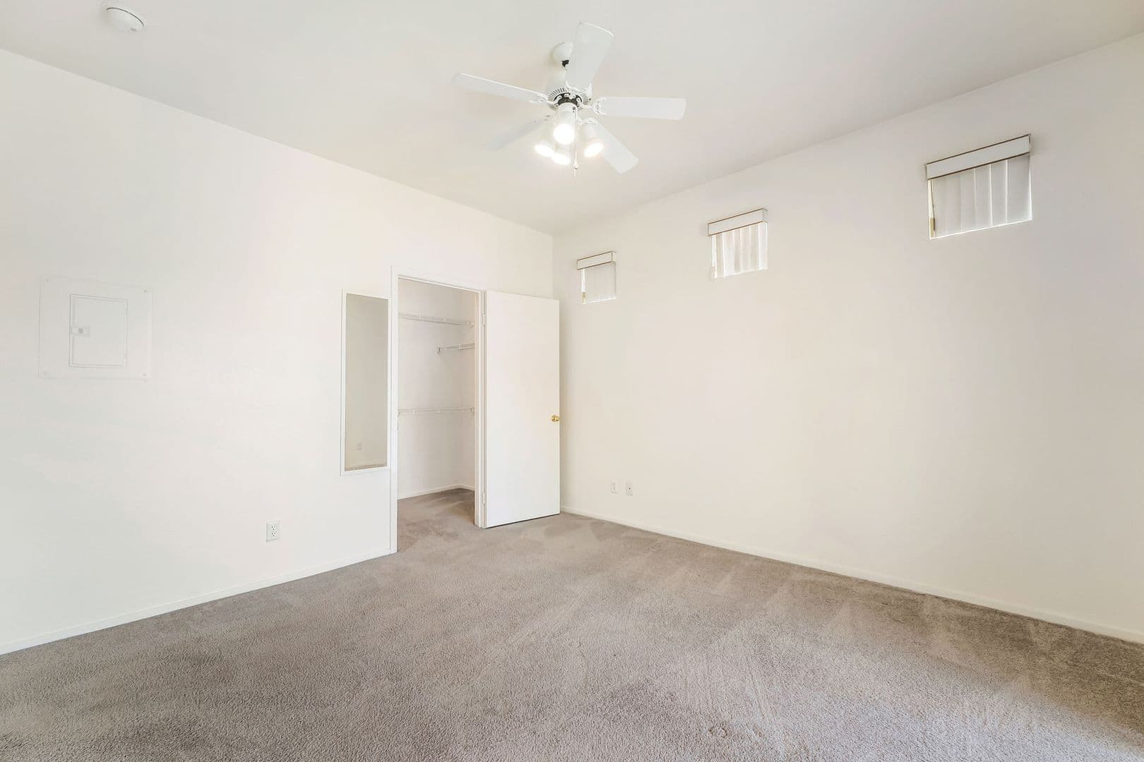 Henderson House: 251 S Green Valley Parkway #3921