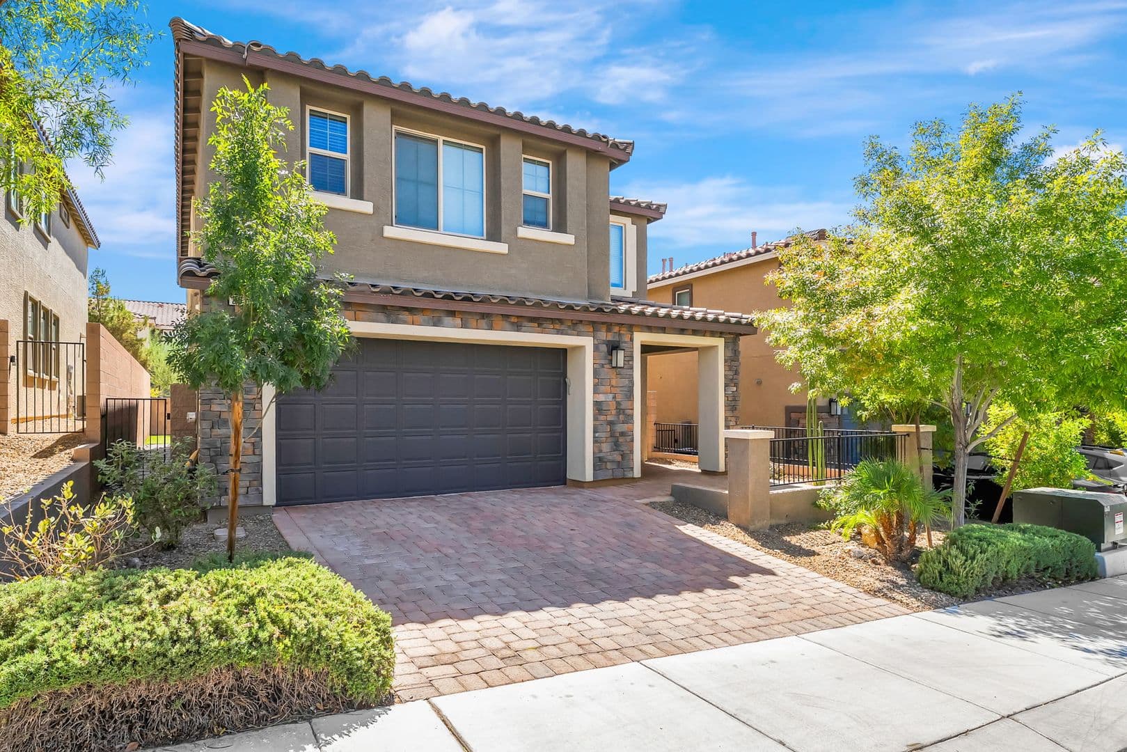 Henderson House: 2915 Caxton Grove Dr