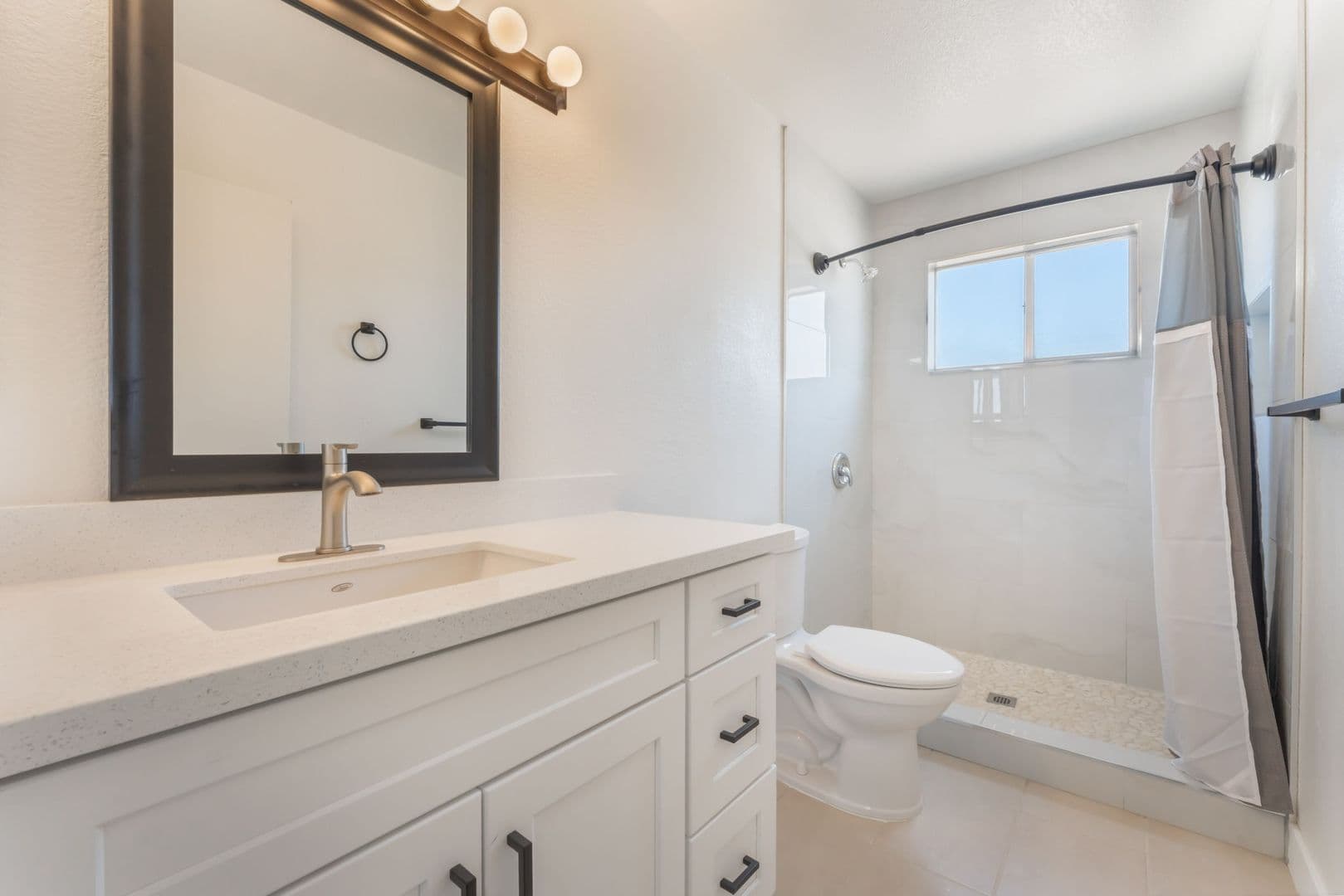Las Vegas Apartment: 5689 E Lake Mead Blvd
