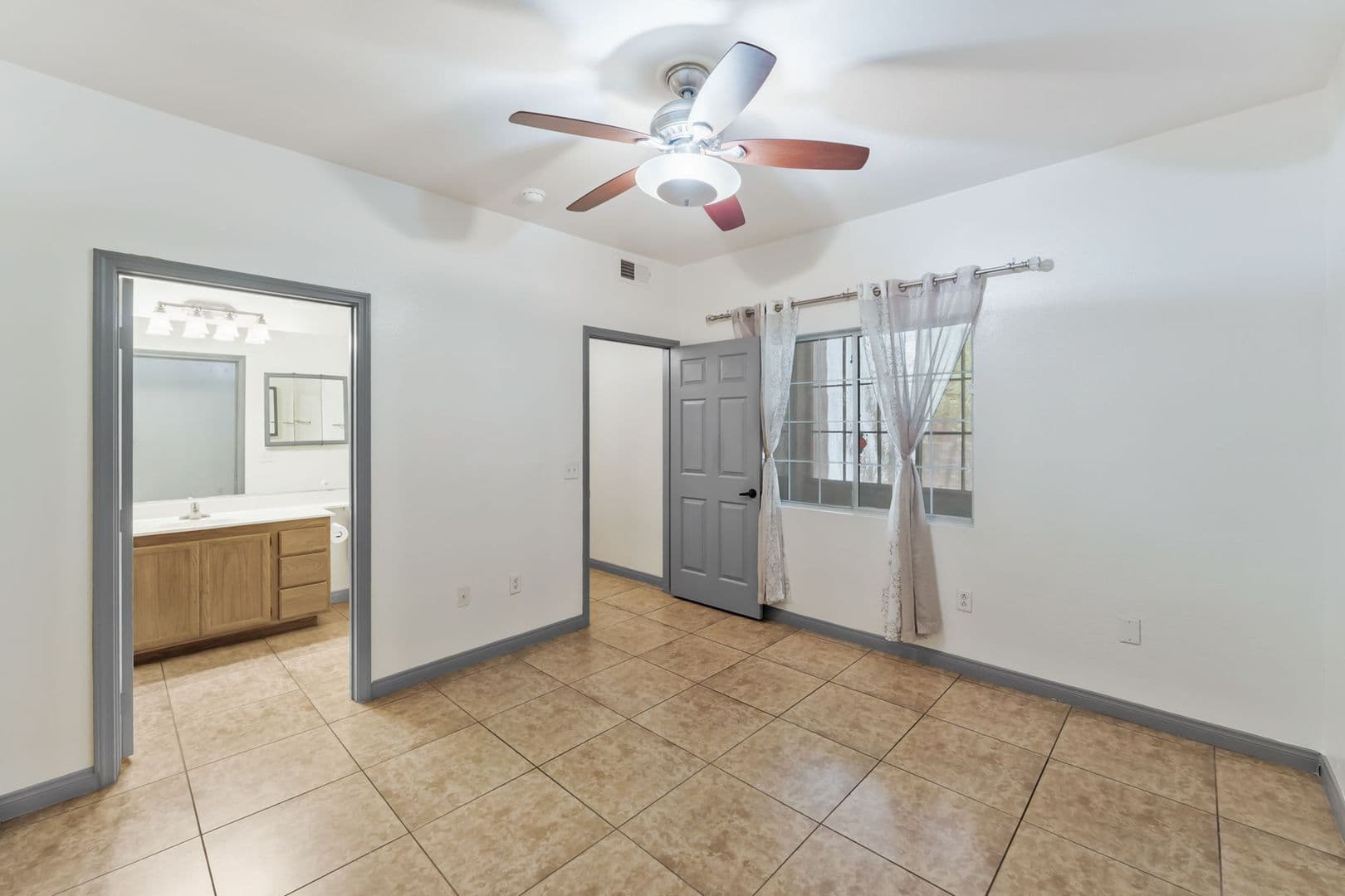 Las Vegas Townhome: 1405 S Nellis #1106