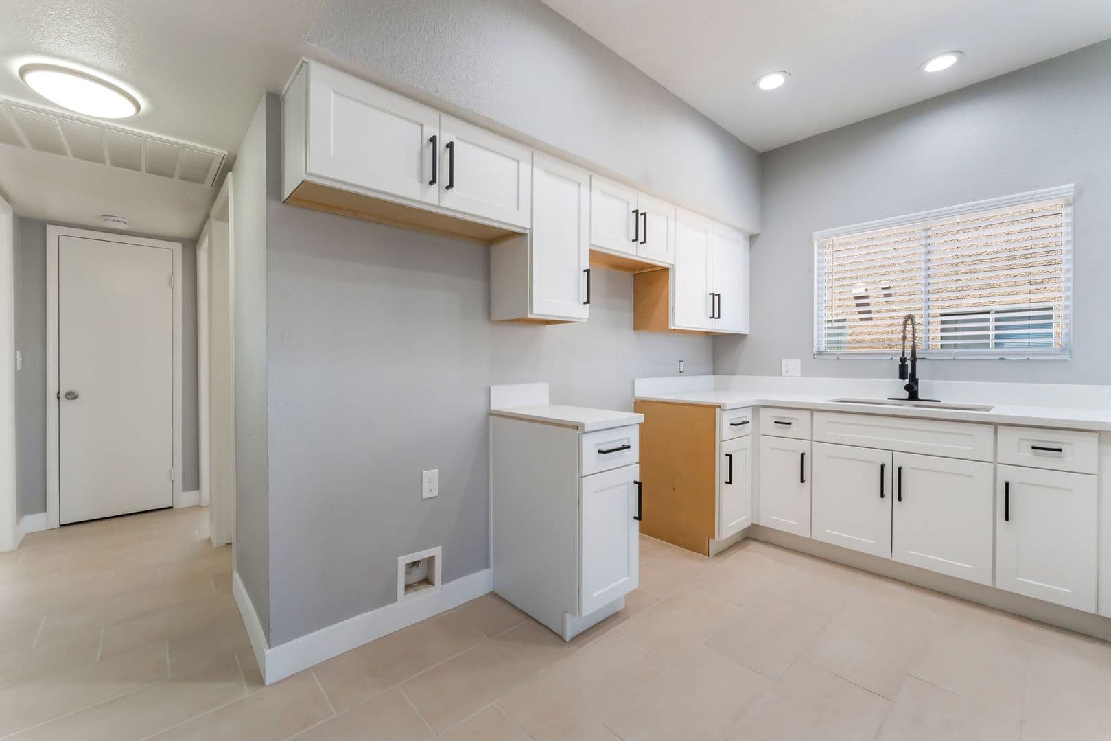Las Vegas Apartment: 5689 E Lake Mead Blvd