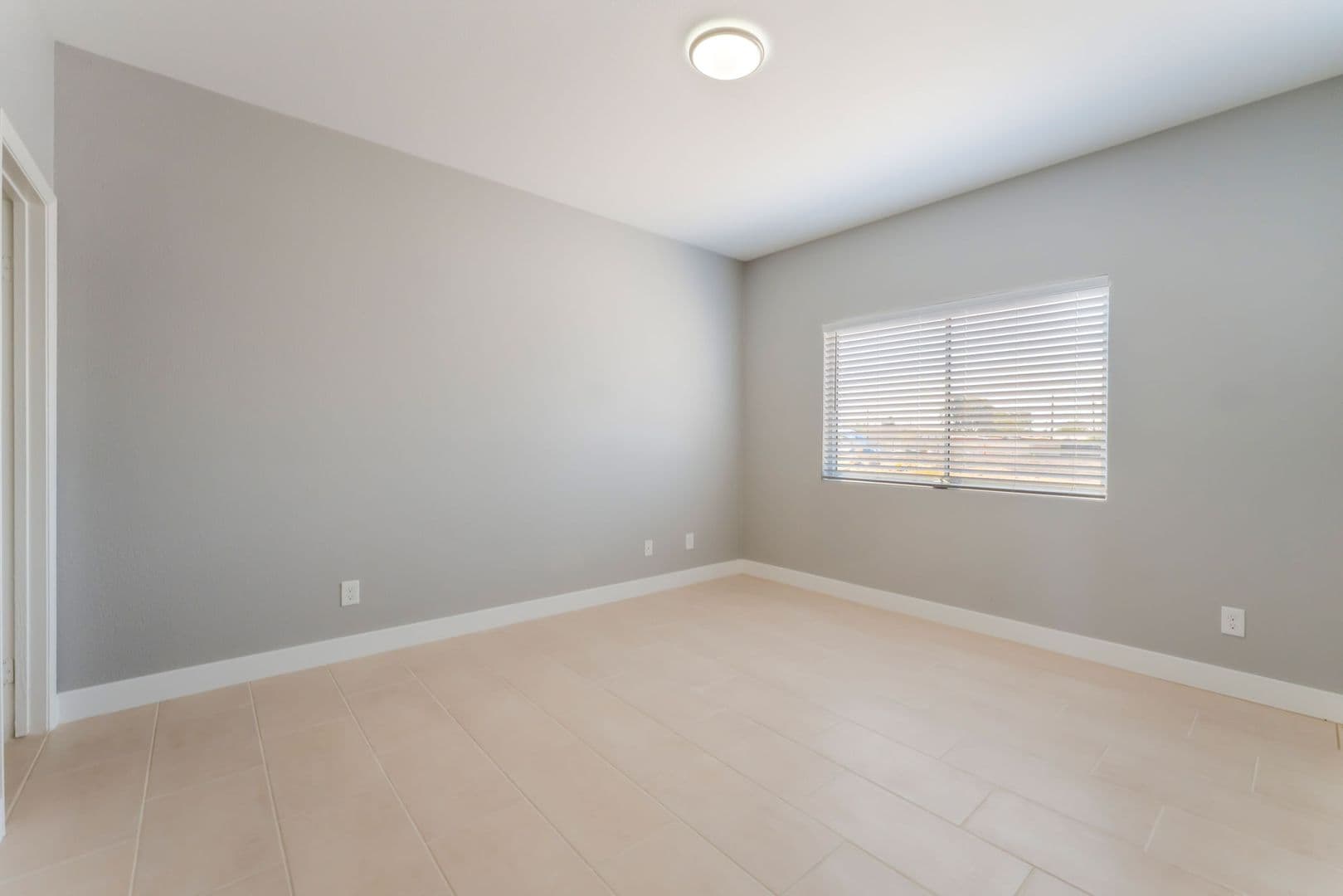 Las Vegas Apartment: 5689 E Lake Mead Blvd