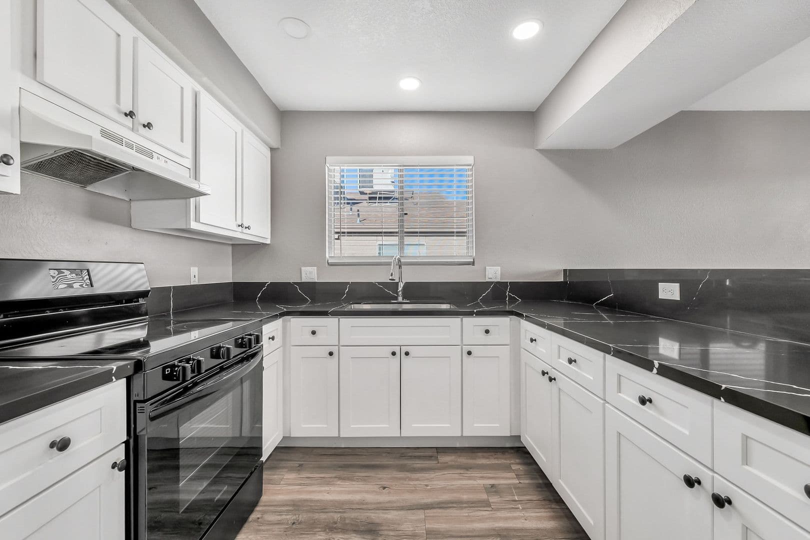 Las Vegas Apartment: 5689 E Lake Mead Blvd