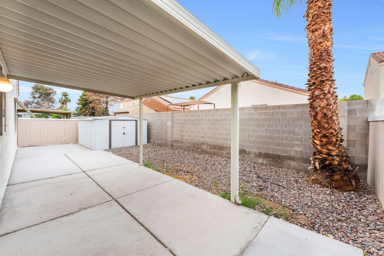 Las Vegas House: 325 Searchlight Dr