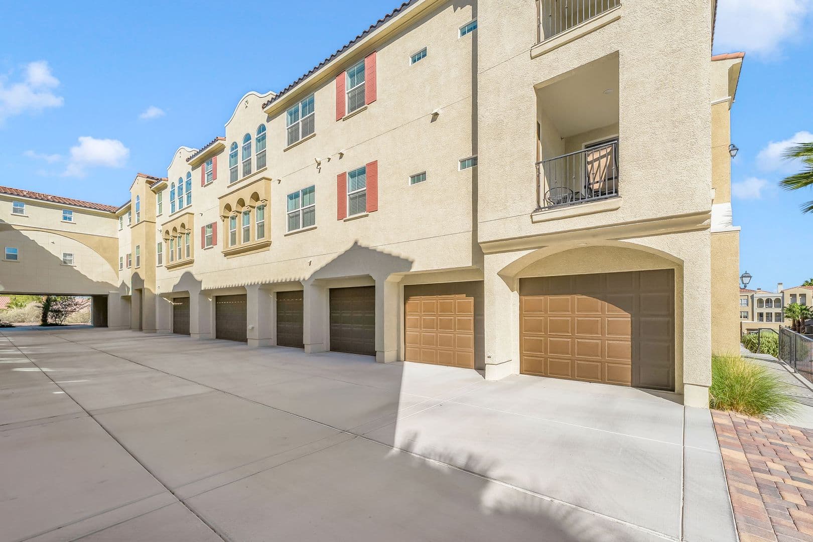 Henderson House: 2555 Hampton Rd #10108