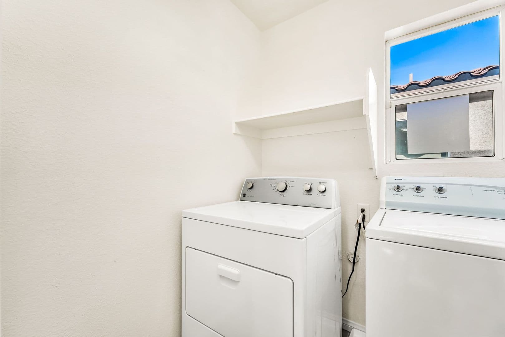 Las Vegas House: 9158 White Rock Peak Street